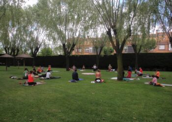 Concluye el programa municipal ‘Move ON’ de deporte al aire libre con las sesiones de yoga y aquagym