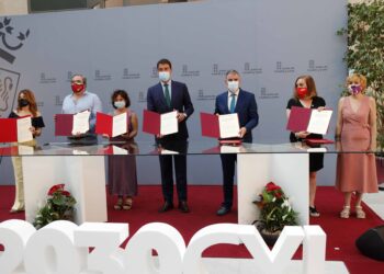 Junta y sindicatos ratifican los acuerdos para garantizar la carrera profesional de los empleados públicos de la Administración regional