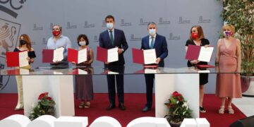 Junta y sindicatos ratifican los acuerdos para garantizar la carrera profesional de los empleados públicos de la Administración regional