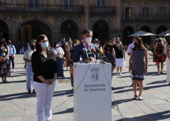 El alcalde recibe a profesores americanos que cursan estudios de español  en la Usal