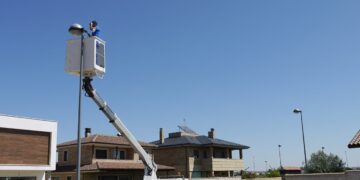 El plan de eficiencia energética continúa con la sustitución de 166 luminarias en la calle Salamanca y la urbanización Carpihuelo