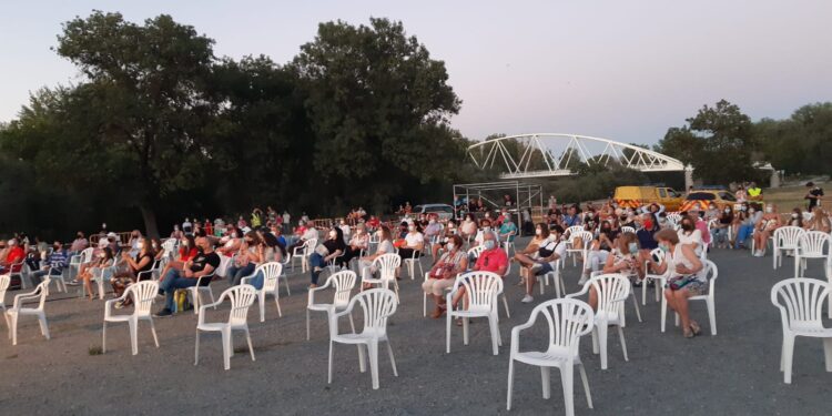 ‘Desbandados Covers Band’ para empezar el fin de semana de ‘Música en la Isla’