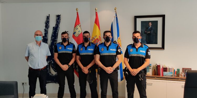 Un subinspector y tres oficiales toman posesión de sus cargos