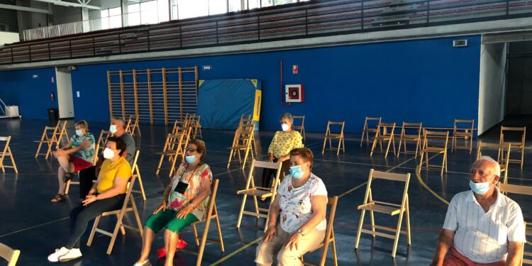 Tímido estreno de las actuaciones musicales del verano organizadas para los mayores