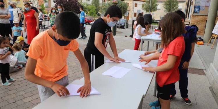 El Ayuntamiento aumenta un 5% las ayudas de material escolar y destina 40.000 euros para el nuevo curso