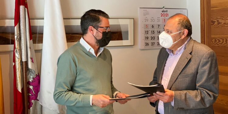 La renovación de los convenios con las asociaciones y los clubes municipales supera este año los 20.000 euros