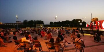 Comienzan las ‘Noches de Verano’ con el espectáculo de humor y circo para arrancar las risas de los vecinos