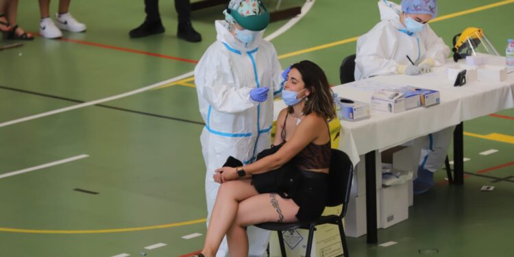 El cribado masivo arroja 218 positivos de los 4.007 test realizados a los jóvenes de 14 a 29 años