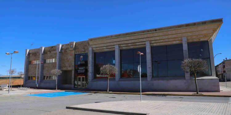 La reapertura de la piscina climatizada sigue a la espera de la mejor opción para gestionar el servicio