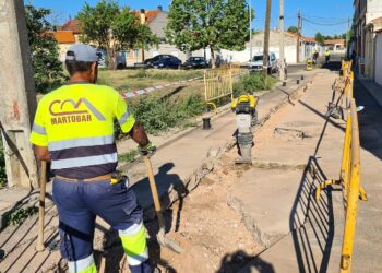 El Ayuntamiento renueva 100 metros de tubería en Juan Manso para evitar averías