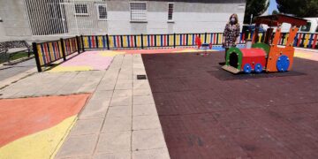 Más seguridad para el parque infantil de la plaza Castilla y León