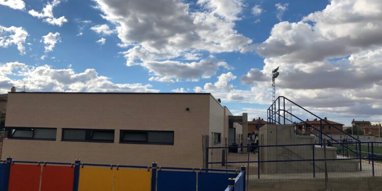 Las actividades deportivas animan las noches estivales para los jóvenes