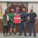 El Club Deportivo Villares de la Reina entrega al Ayuntamiento la nueva equipación por su 20º aniversario