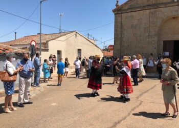 La tradición del día grande se mantiene con los bailes charros en honor al patrón y el convite a perronillas y vino dulce, aunque sin procesión