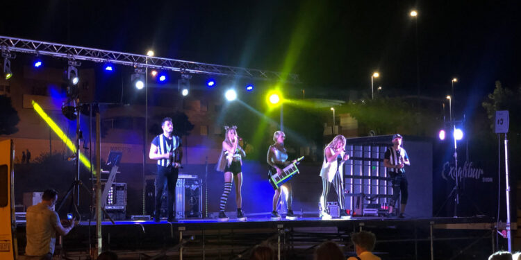 La música de ‘El Clan’ cierra la jornada de la programación cultural y festiva