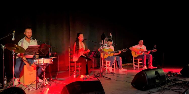 La artista local Nereida abre las fiestas patronales de Santo Domingo con su arte flamenco