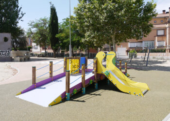 Carbajosa instala el primer juego adaptado e inclusivo en el parque infantil ‘Ciudad de los Niños’