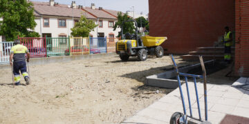 La remodelación del patio de Infantil del colegio Pablo Picasso permitirá ampliar la zona de juegos para los más pequeños