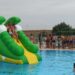 El tobogán acuático gigante, la paella y la entrega de premios de los torneos clausuran la exitosa Semana Temática de las piscinas municipales
