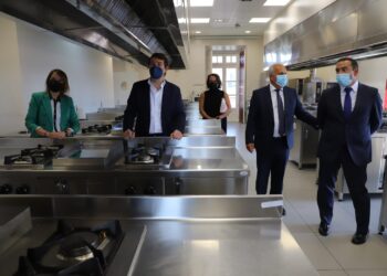 Mañueco garantiza que el nuevo curso escolar será «100% presencial y seguro» en la Comunidad