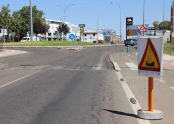 Las obras de renovación del firme de la rotonda de acceso al polígono Los Villares obligarán a desviar el tráfico los días 23 y 24