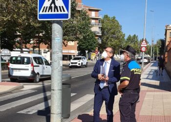 Pizarrales estrena el paso de peatones ‘inteligente’ en la carretera de Ledesma