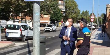 Pizarrales estrena el paso de peatones ‘inteligente’ en la carretera de Ledesma