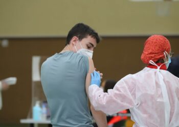 Salamanca recibe 14.630 vacunas de las 108.670 dosis que llegan esta semana a la Comunidad