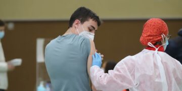 Salamanca recibe 14.630 vacunas de las 108.670 dosis que llegan esta semana a la Comunidad