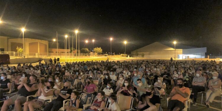 Spasmo vuelve a arrasar y llena la noche de humor y risas