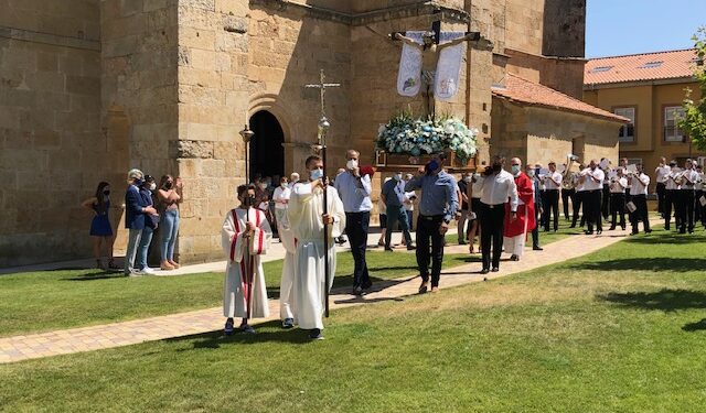 El Santísimo Cristo de las Batallas preside la primera procesión post pandemia en Castellanos