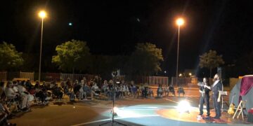 El ingenio de dos excéntricos hermanos arrancan las risas del público con sus malabares al ritmo de la música