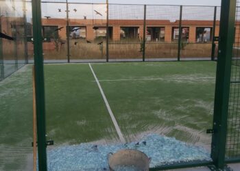 Los vándalos ‘atacan’ de nuevo, ahora contra la recién estrenada pista de pádel