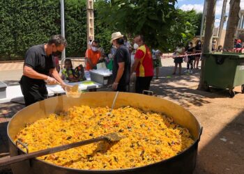 Los vecinos no fallan a su cita con la recuperada paella festiva