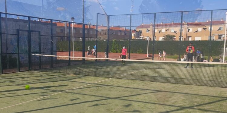 Monólogos, paella para llevar, hinchables y atracciones acuáticas centrarán el programa cultural y festivo del fin de semana