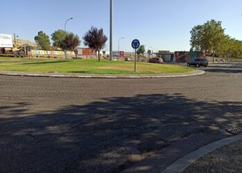 Las obras de renovación del firme de la rotonda de acceso al polígono Los Villares obligarán a desviar el tráfico los días 23 y 24