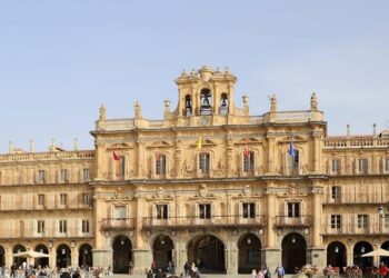 El Ayuntamiento recibe un millón de euros más de la Junta para reforzar los Servicios Sociales