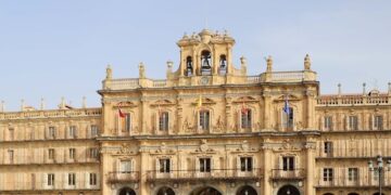 El Ayuntamiento recibe un millón de euros más de la Junta para reforzar los Servicios Sociales