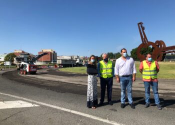 Las obras de pavimentación de la rotonda de Las Llaves completan la renovación de los accesos al municipio y a la A-50