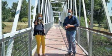 Concluyen los trabajos de puesta a punto de la pasarela de acceso a la Isla del Soto desde La Fontana