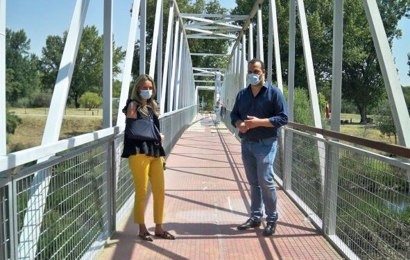 Concluyen los trabajos de puesta a punto de la pasarela de acceso a la Isla del Soto desde La Fontana