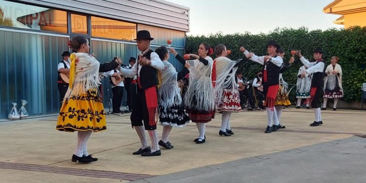 El XIX Certamen Folclórico de Villamayor mantiene vivos el recuerdo a ‘Medes’ y las tradiciones populares
