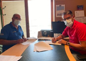 El Club Deportivo recibe la subvención municipal de 18.000 euros para seguir fomentando la práctica deportiva