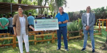 Proyecto Hombre recibe el cheque solidario de los conciertos festivos