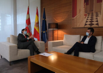 Mañueco: «Todos los consultorios locales de Castilla y León van a permanecer abiertos y recuperarán la presencialidad lo antes posible»