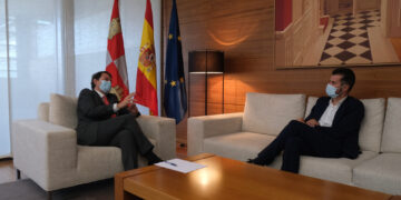 Mañueco: «Todos los consultorios locales de Castilla y León van a permanecer abiertos y recuperarán la presencialidad lo antes posible»