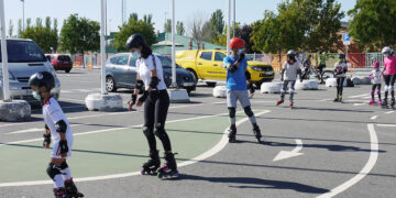 Jornada deportiva con actividades de ciclismo y zumba