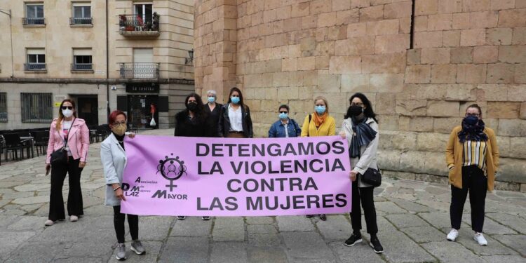 Junta y Ministerio de Igualdad prorrogan la colaboración para mantener la atención y asesoramiento jurídico a víctimas de violencia de género a través del 012