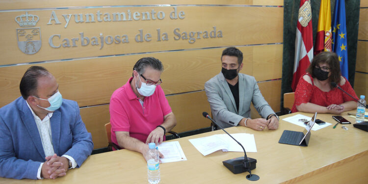 El equipo local de baloncesto participante en la liga LEB Plata promocionará la marca ‘Carbajosa Empresarial’ esta temporada