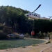 Espectacular maniobra de los medios aéreos en la piscina de La Palla de Garcibuey